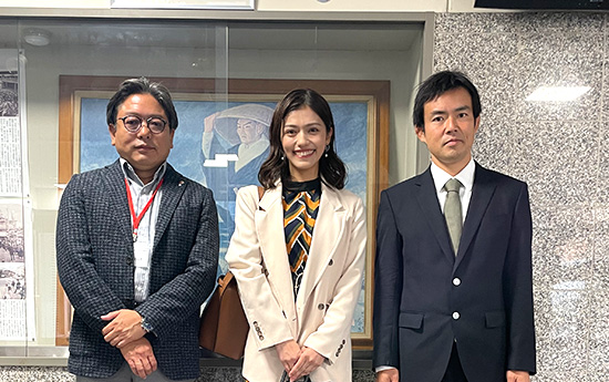 2023年11月讲座结束后的合影。从左至右:萨摩药局社长野口裕司、主持人加納永美子、Nakamura Clinic院长中村篤史医生。